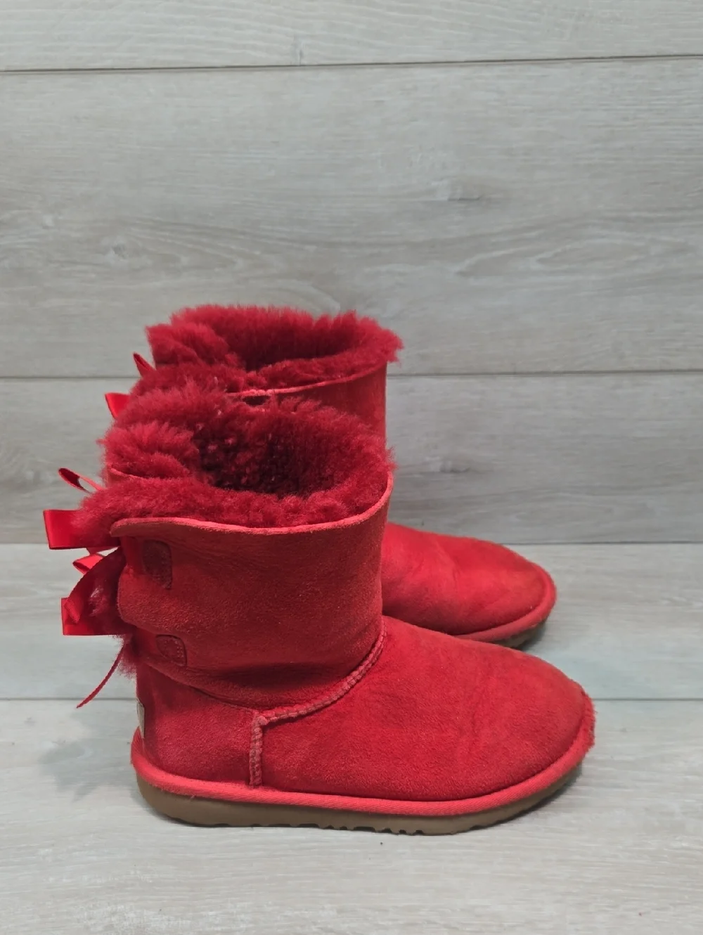 UGG Australia Big Girl Kids Red Suede Bow Back Shearling Boots Shoes Sz 2